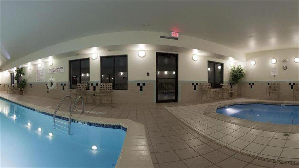 Country And By Radisson Garden Ks