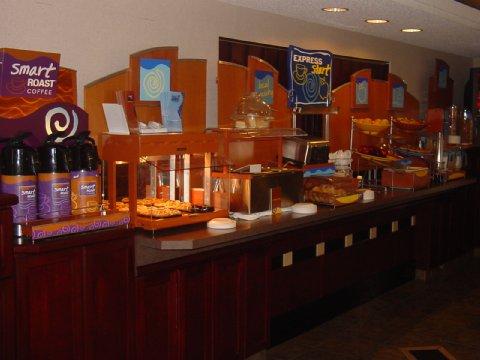 Country And By Radisson Garden Ks Hotel Garden City