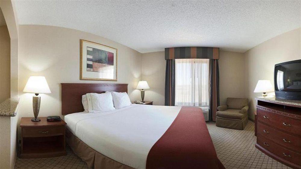 Hotel Country And By Radisson Garden Ks 2*