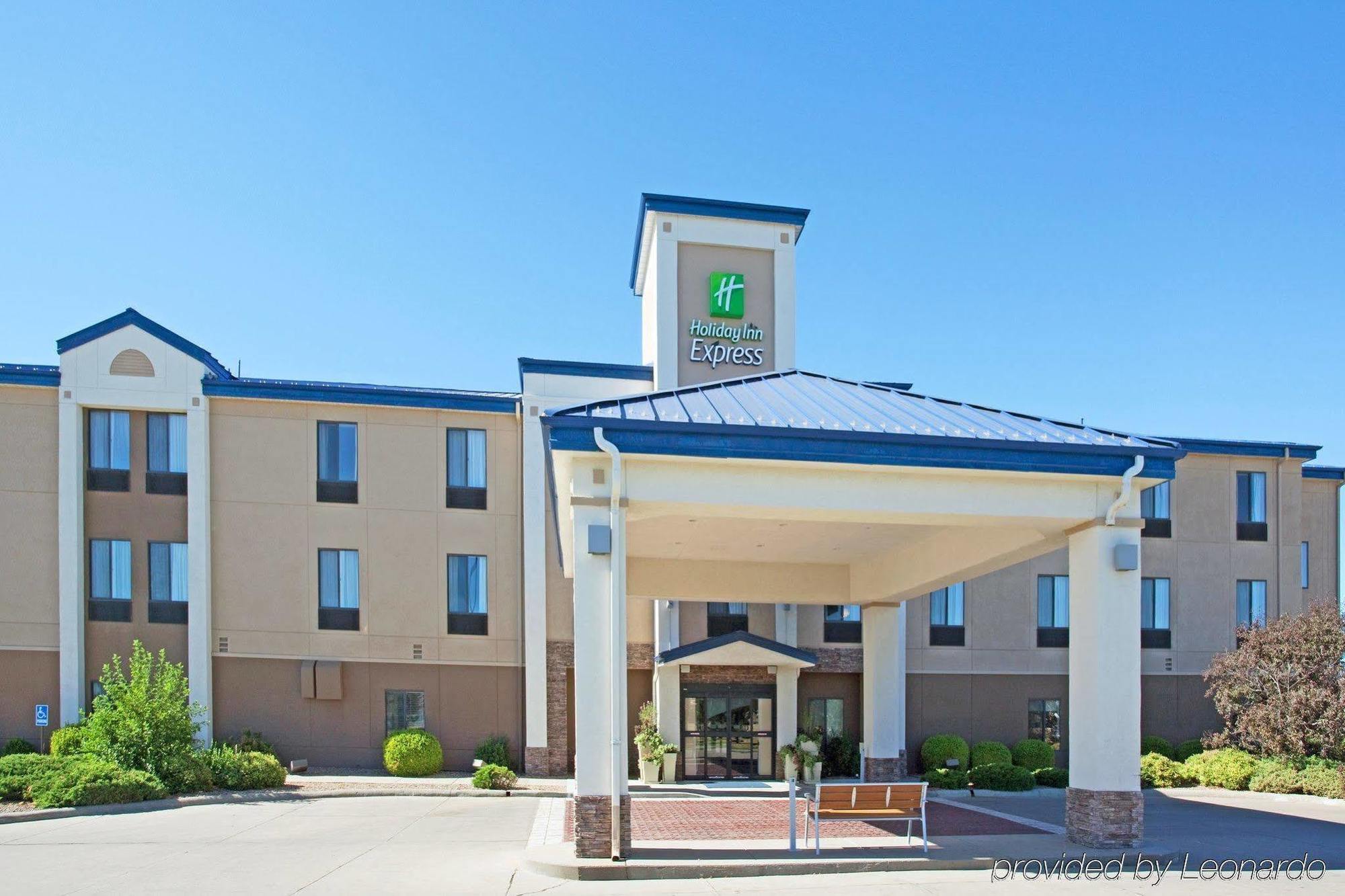 Hotel Country And By Radisson Garden Ks 2*